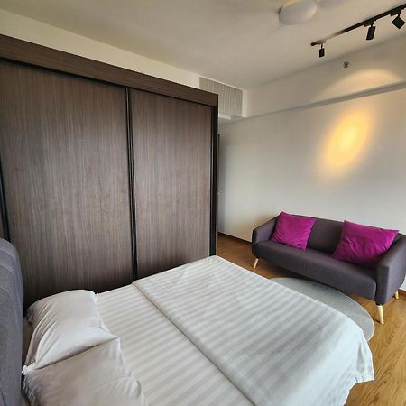 Beacon Executive Premium Suite George Town Exteriör bild