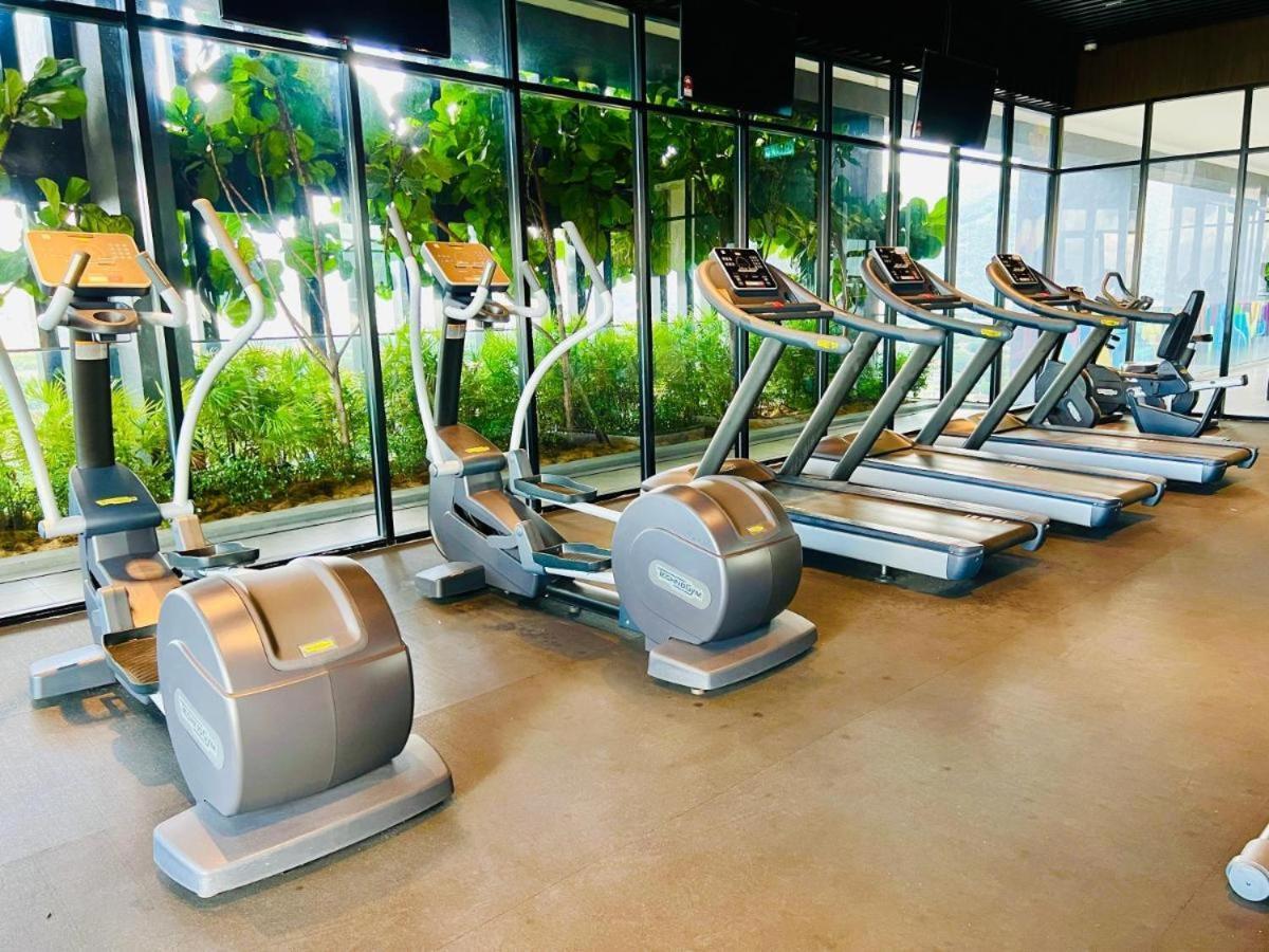 Beacon Executive Premium Suite George Town Exteriör bild