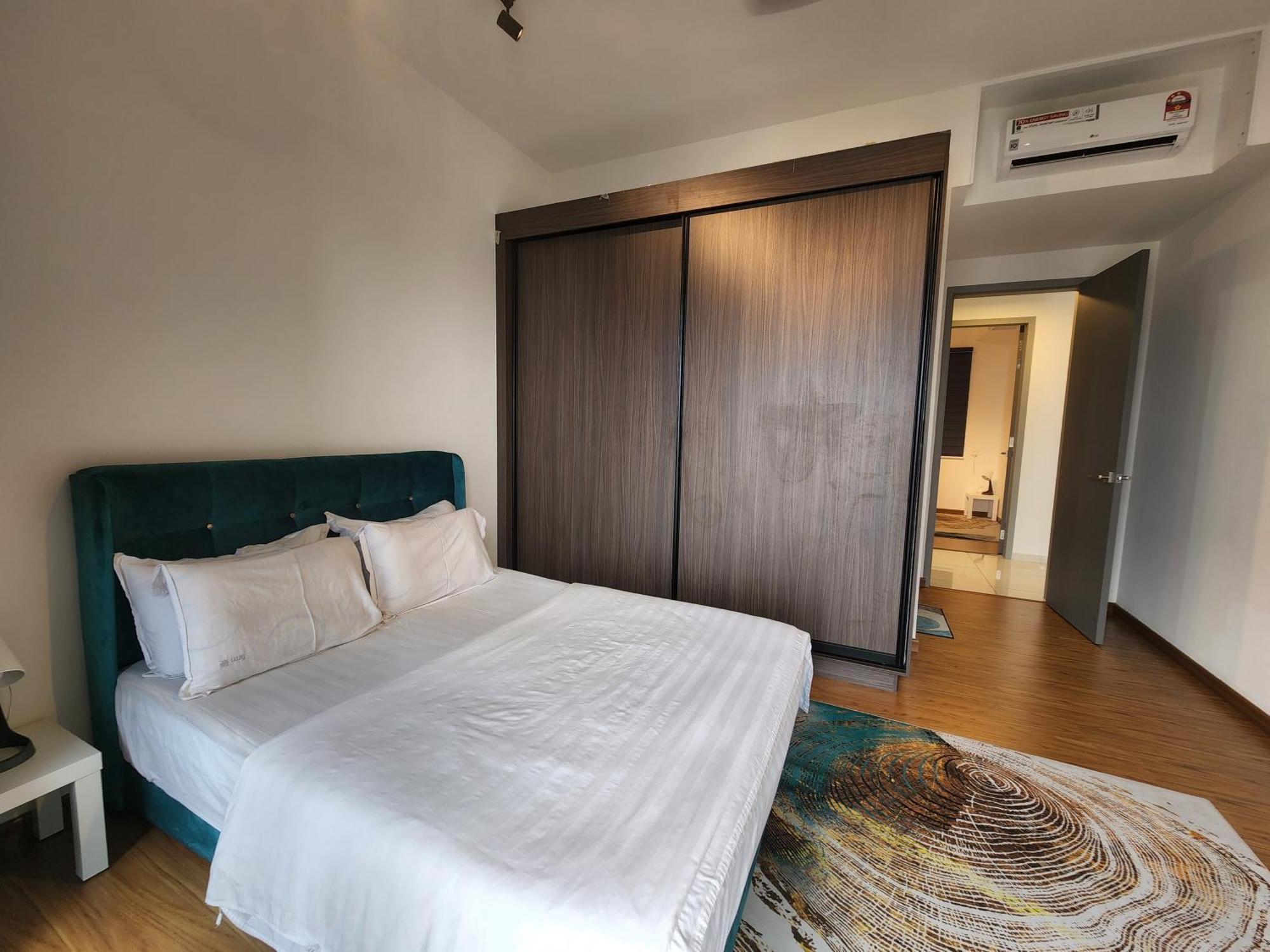 Beacon Executive Premium Suite George Town Exteriör bild